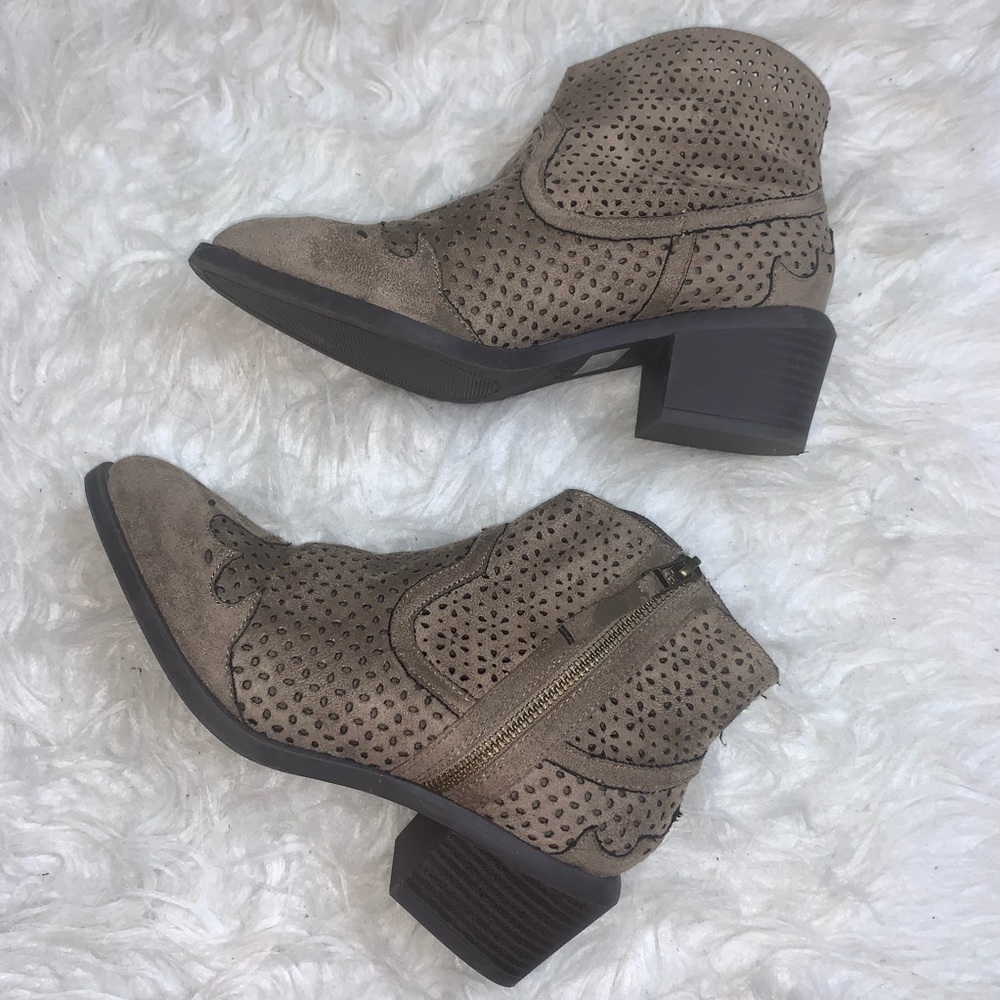 ✨Taupe Cut Out Booties ✨